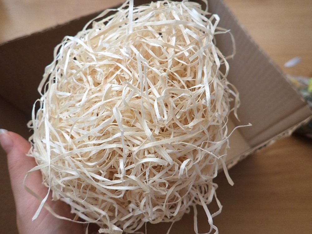 Wood shavings for parrots.